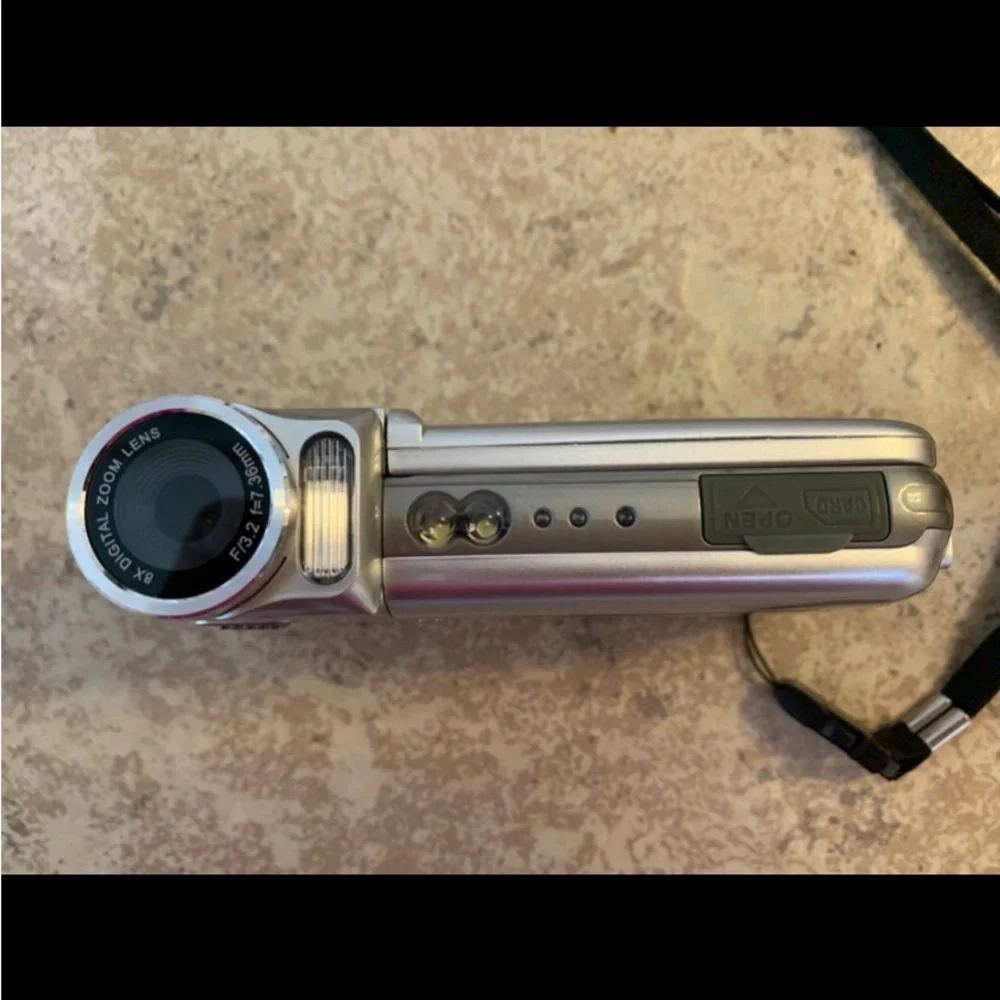 Cobra HDVC 5200 HD Digital Vídeo Camera. 34mb. Color: Silver